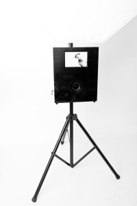 Fotobooth mit Spiegelreflex, Studioblitz und Bildschrim 